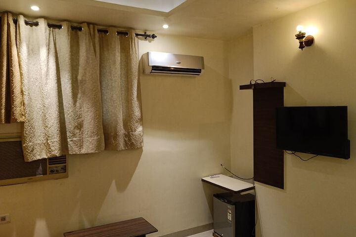 Room 3 of 12