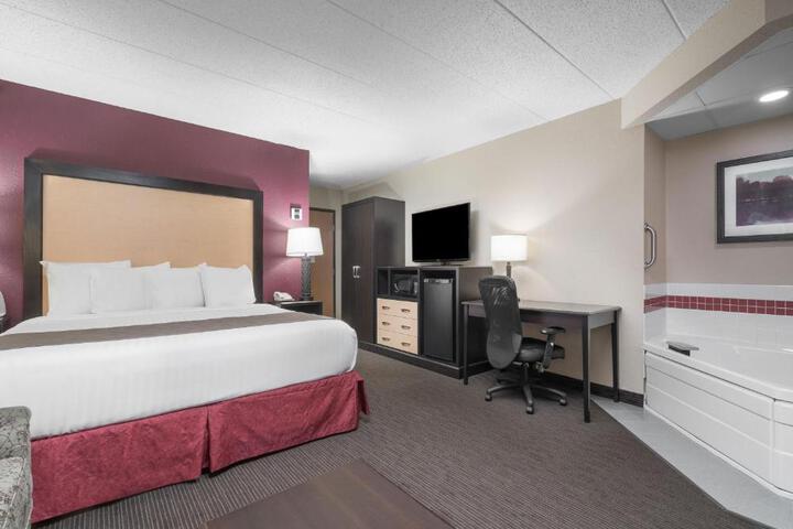 1 King Bed Suite (11 of 14)