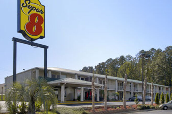Exterior of Super 8 Milledgeville