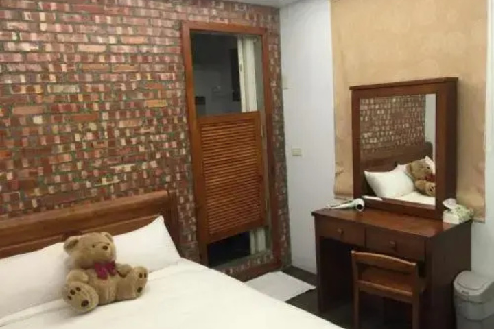 Room 5 of 13