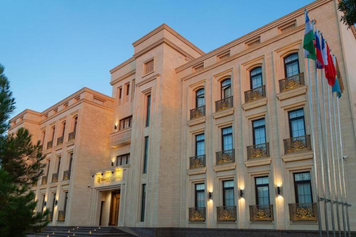 Paradise Plaza Luxury Hotel