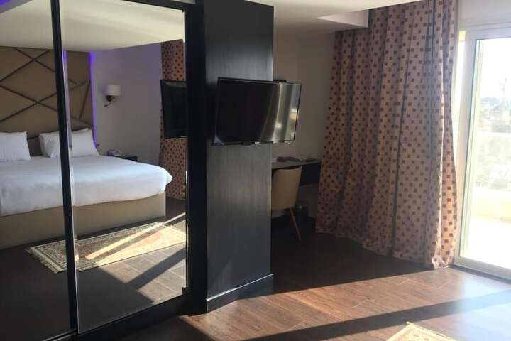 Room 12 of 63