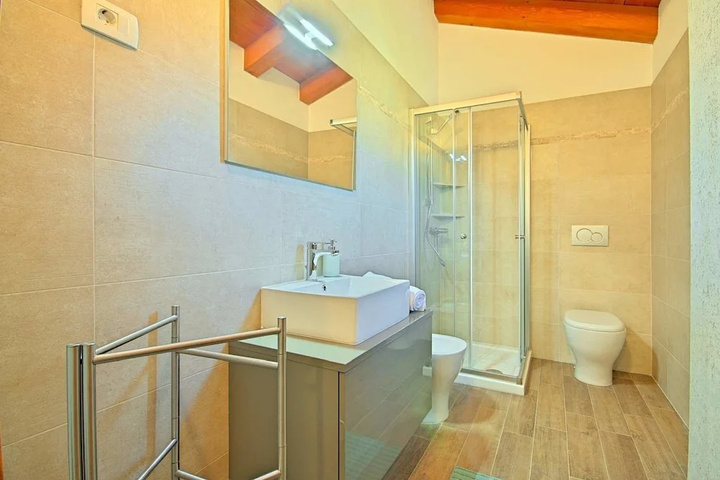 Room 9 of 22