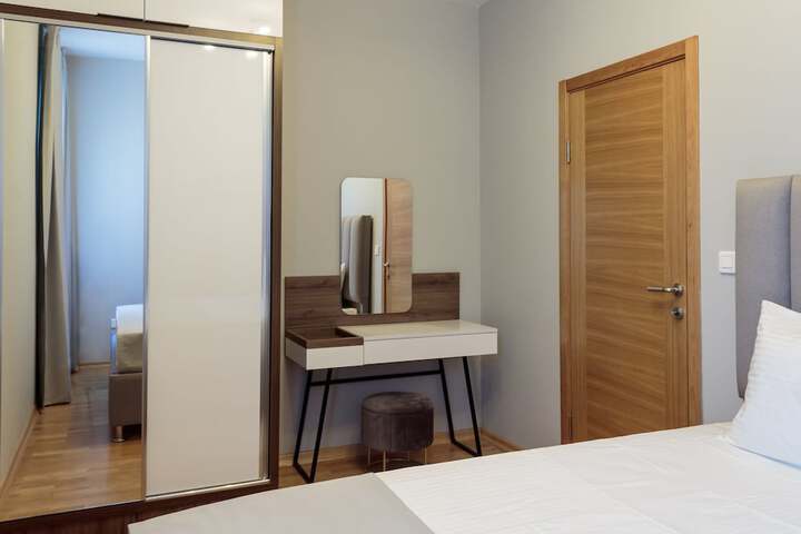 Room 5 of 122