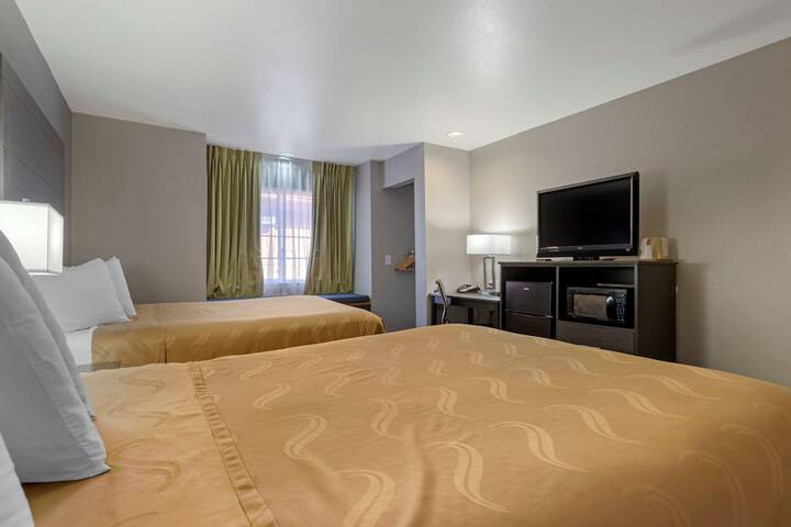 1 Queen Bed (2 of 15)