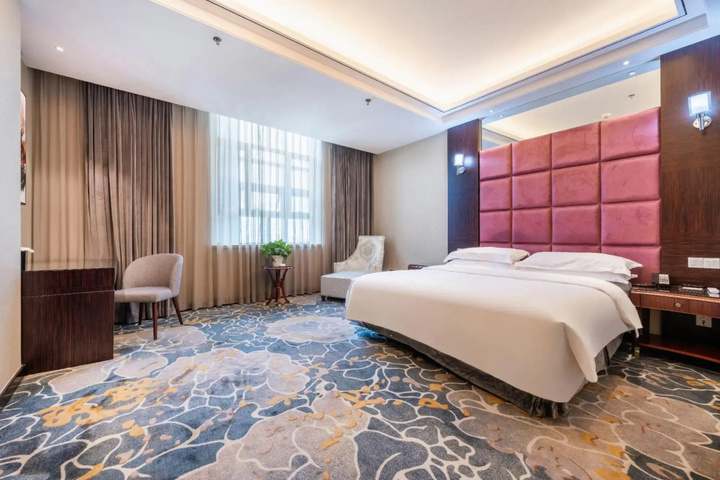 Room 4 of 7