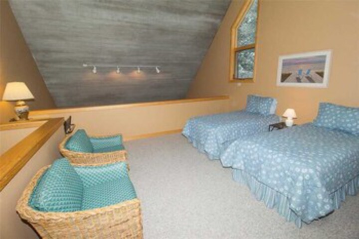 Room 12 of 15