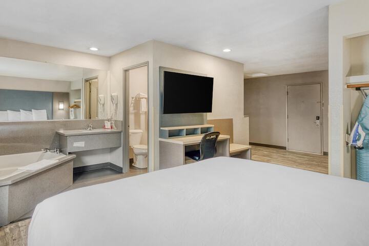 Room 9 of 34