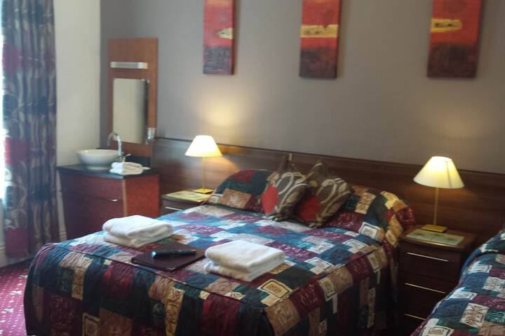 Room 4 of 15
