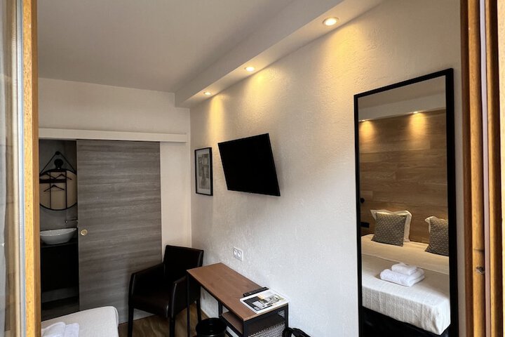 Room 33 of 51