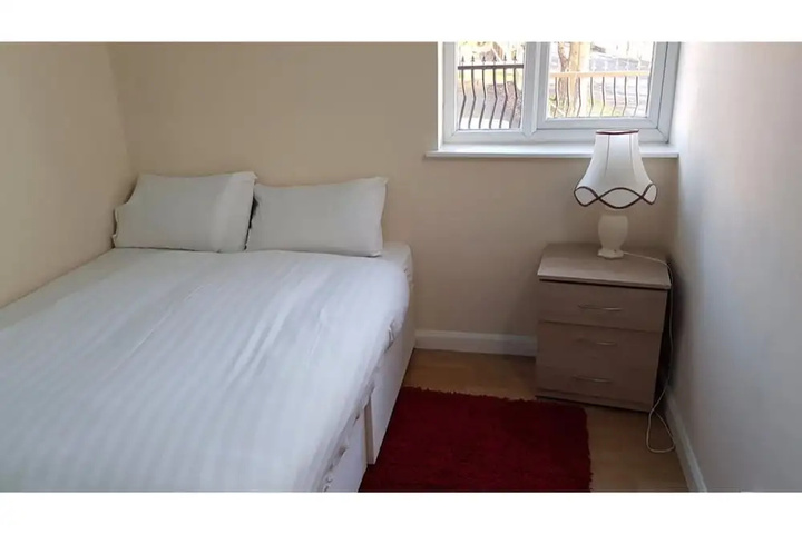 Room 6 of 13