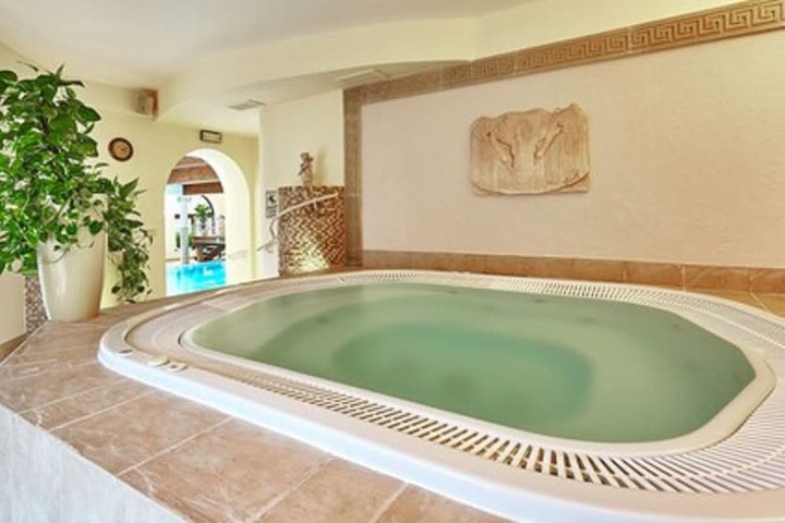 Jetted tub