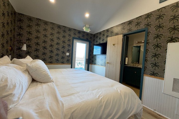 Room 2 of 30