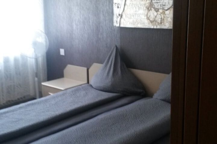 Room 7 of 9