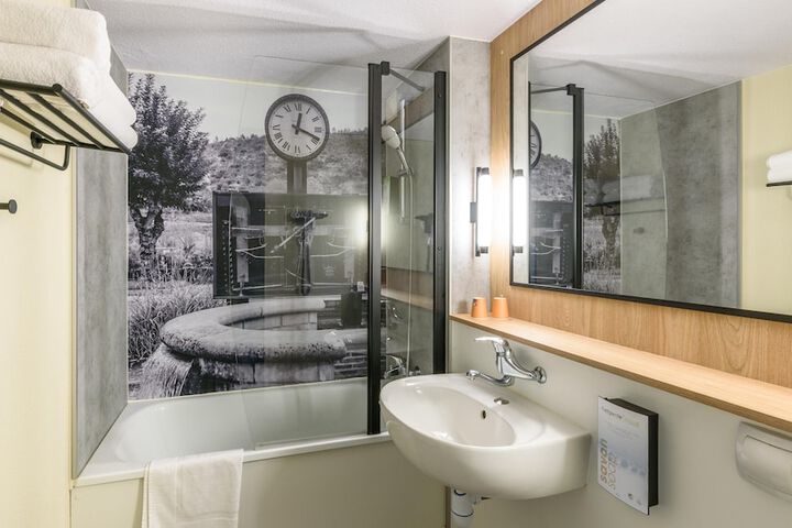 Room 22 of 51