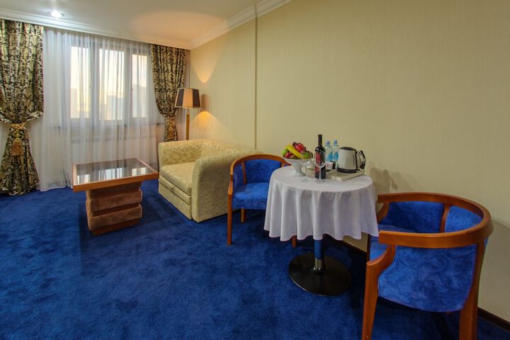 Room 27 of 64