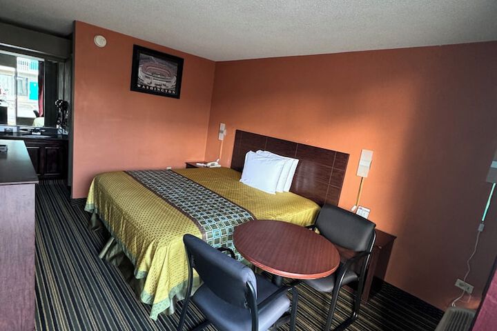 Room 3 of 7