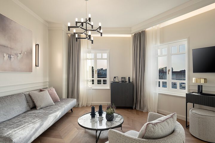 Room 16 of 40
