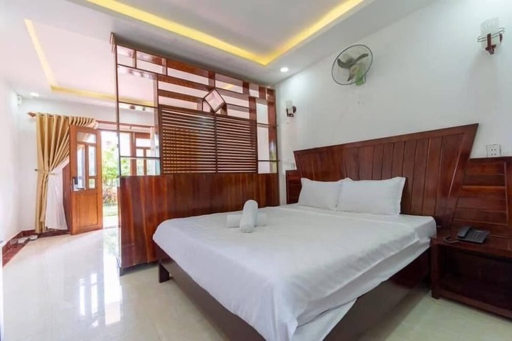 Room 4 of 10