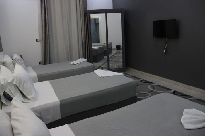 Room 17 of 34