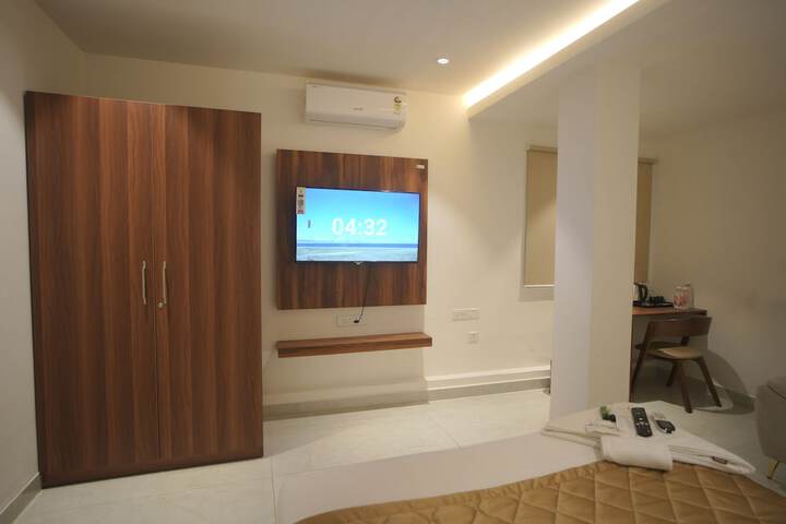 Room 3 of 40