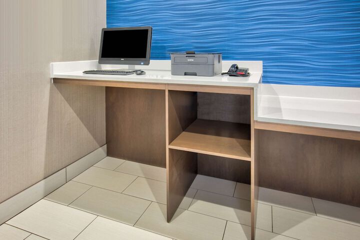 Business Center 27 of 31