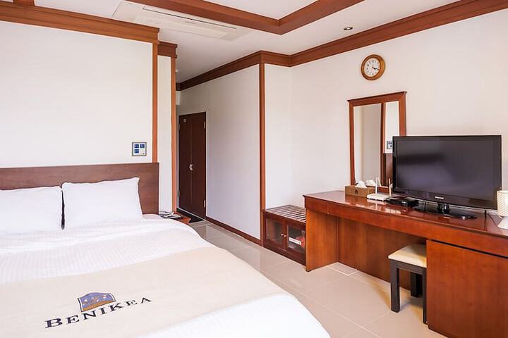 Room 11 of 42
