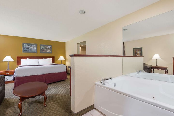 1 King Bed (10 of 10)
