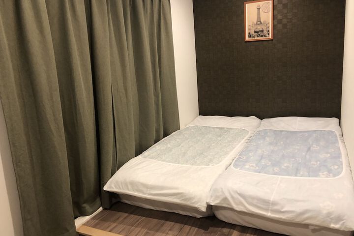 Room 10 of 27