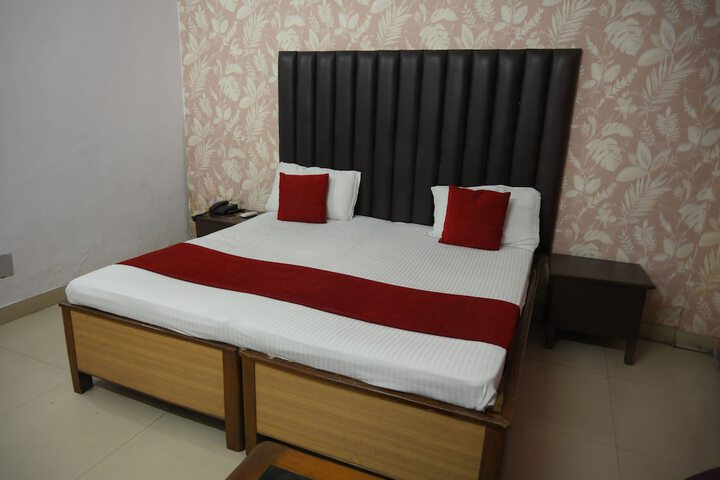 Room 13 of 106