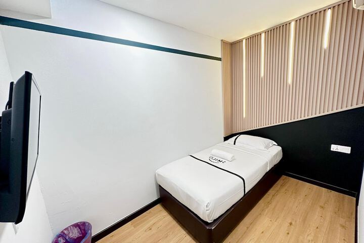 Room 10 of 37