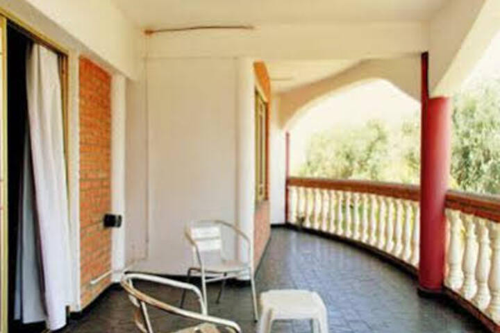 Room 4 of 7