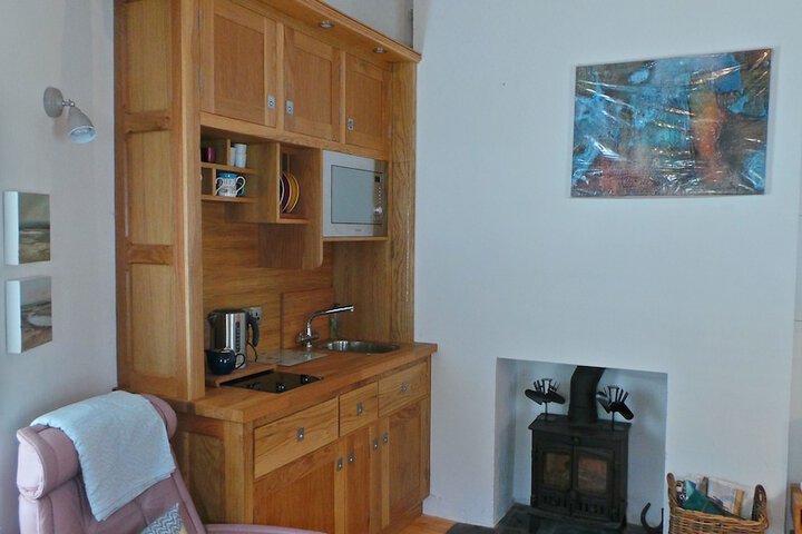 Room 4 of 8
