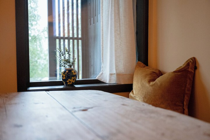 Room 10 of 76