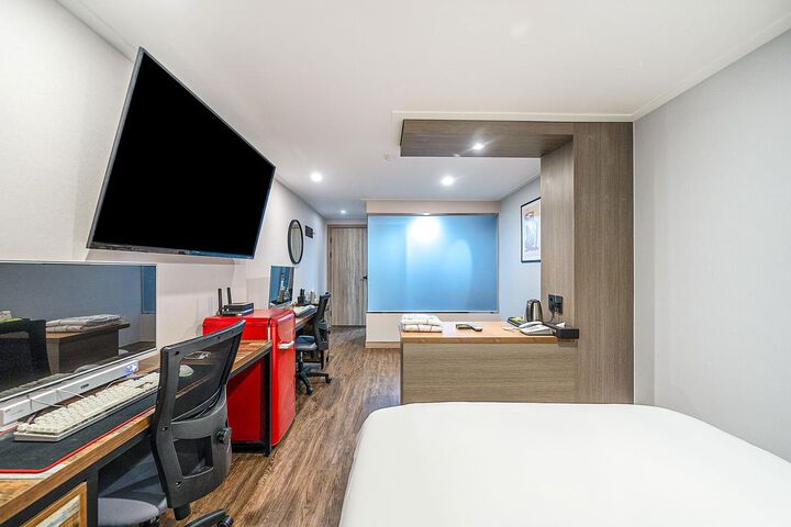 Room 96 of 105