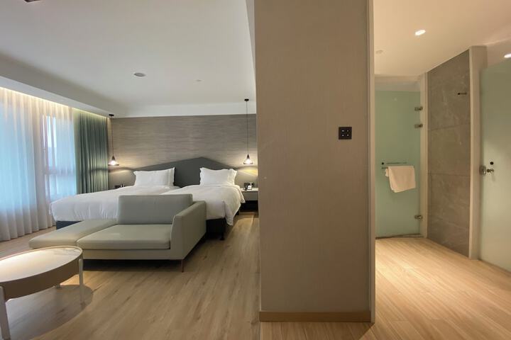 Room 25 of 83
