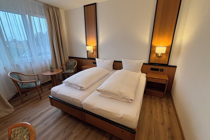 Room 34 of 63