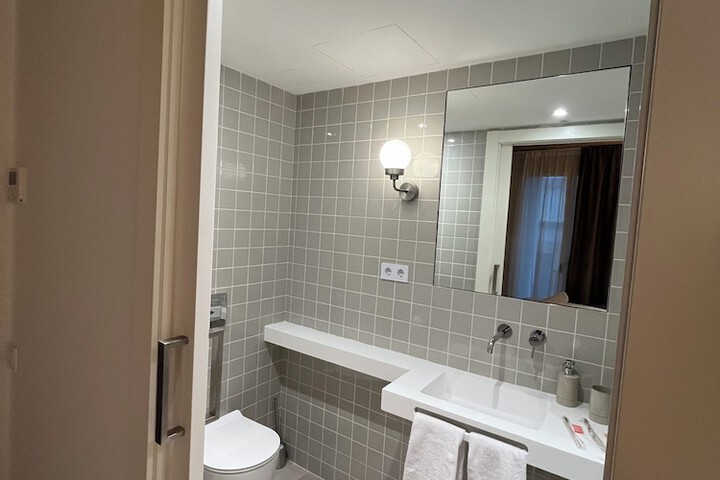 Room 14 of 16