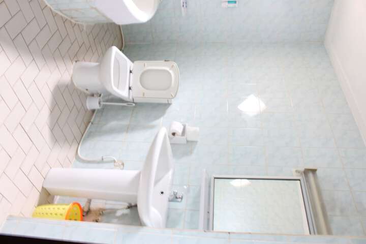 Room 7 of 10