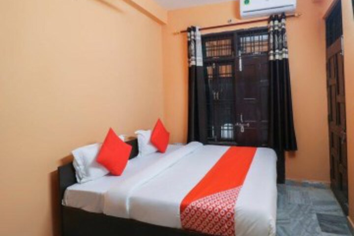 OYO 65228 Nishad Palace