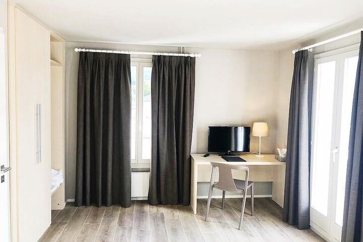 Room 3 of 16