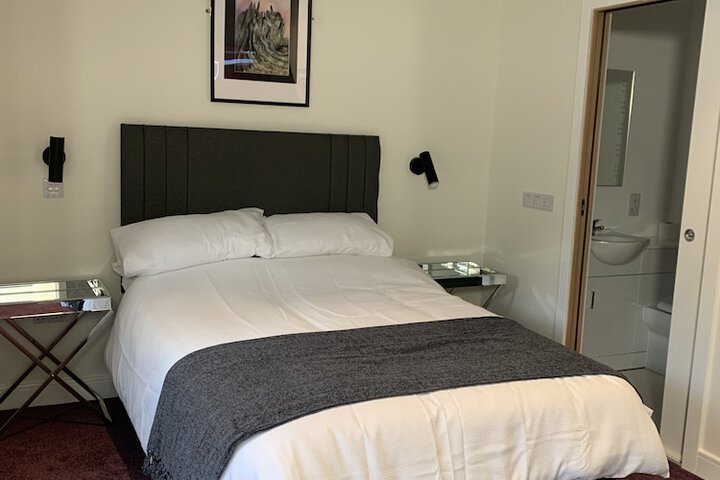 Room 9 of 19