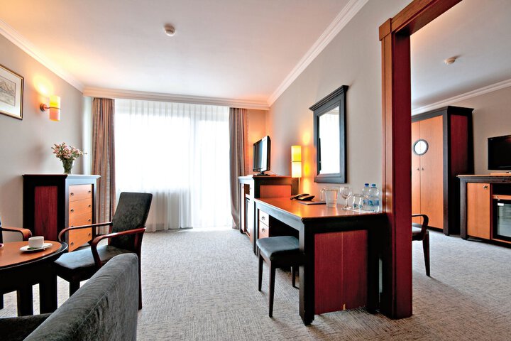 Room 11 of 43