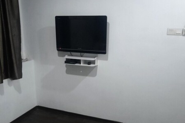 Room 18 of 28