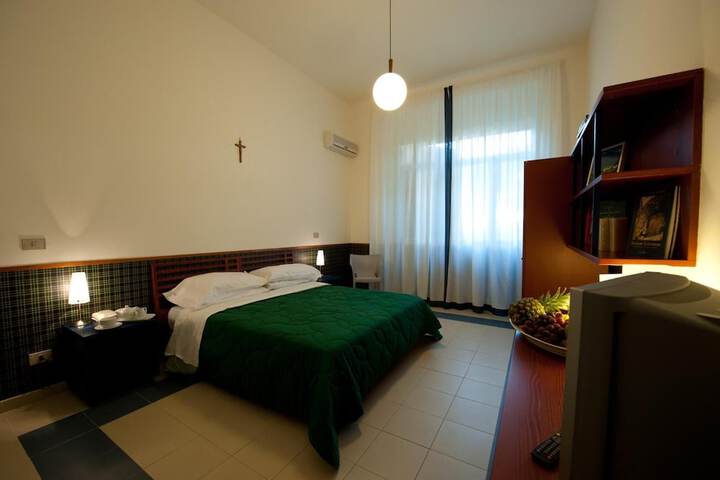 Room 12 of 34