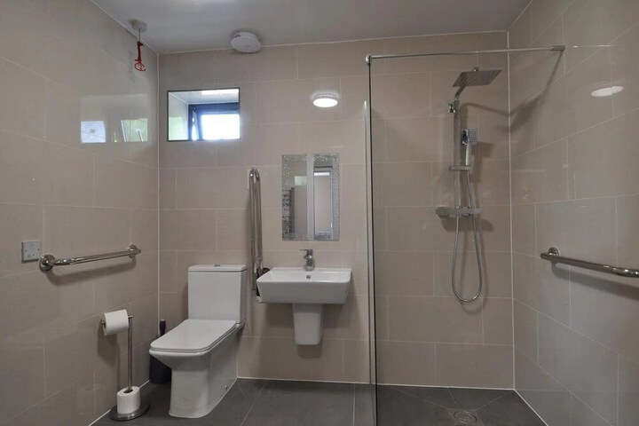 Room 6 of 11