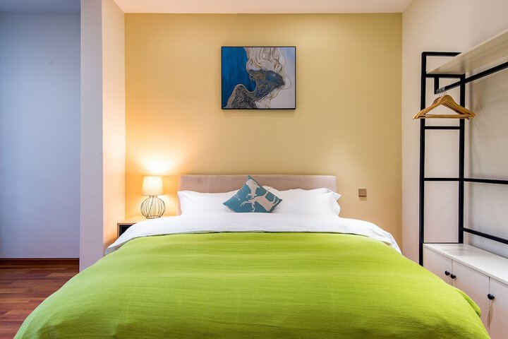 Room 4 of 84