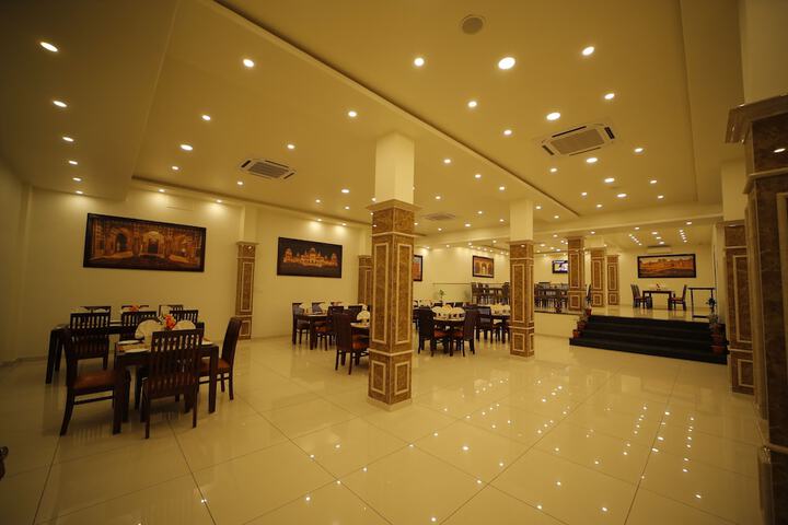 Dining 47 of 61