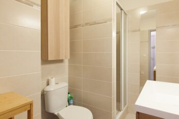 Room 2 of 20