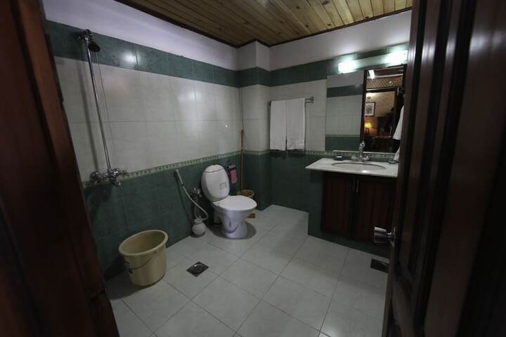 Room 14 of 18